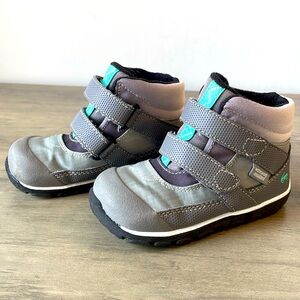 See Kai Run, size 9 toddler, insulated waterproof velcro boots in gray and mint